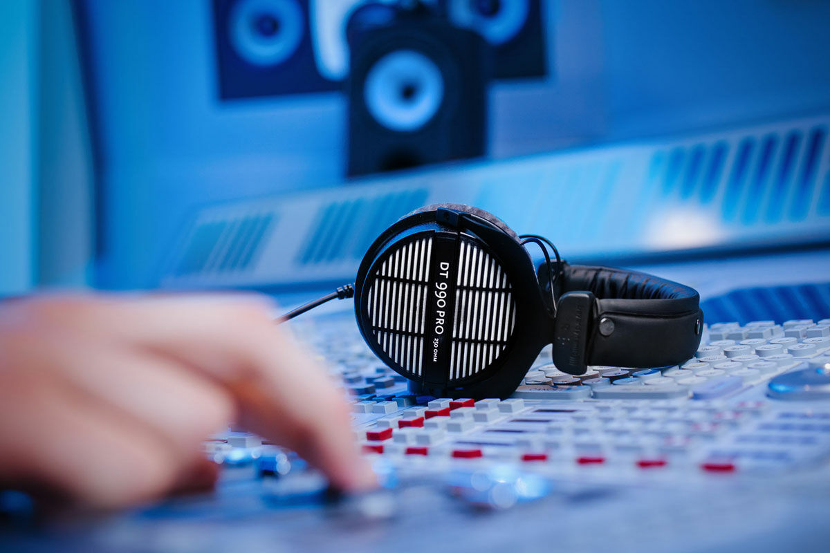 Beyerdynamic DT 990 PRO 250 ohm | Scandinavian Photo