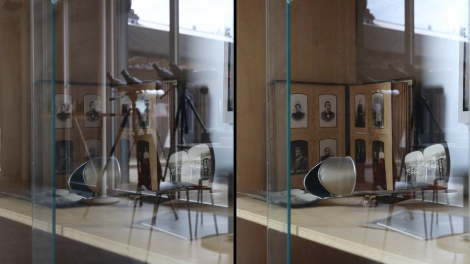 Bilde som viser forskjellen med og uten polarisasjonsfilter, fotografert gjennom glass