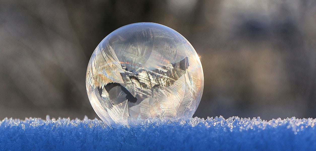Å fryse såpebobler krever litt tålmodighet, men blir vakre bilder
