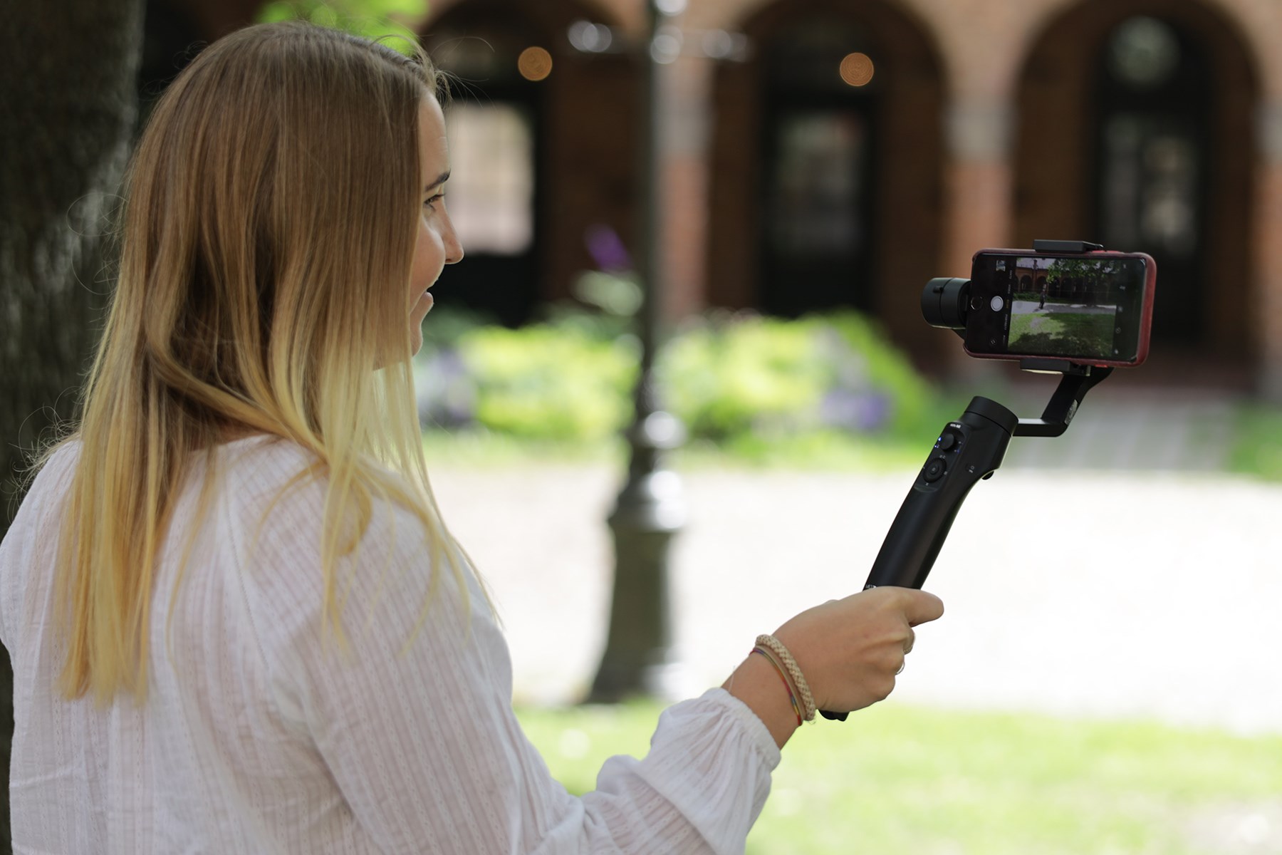 Å bruke en mobil gimbal når du vlogger er både enklere og gir bedre resultater