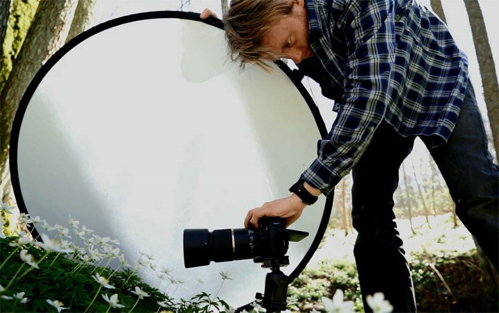 Med en reflektorskjerm kan du lette opp lyset men også bruke den plagsom vind