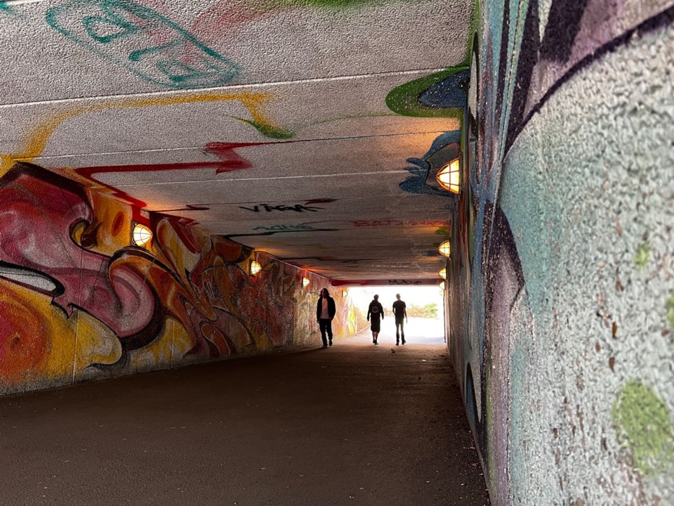 Bilde tatt med bakgrunnsbelysning i en tunnel