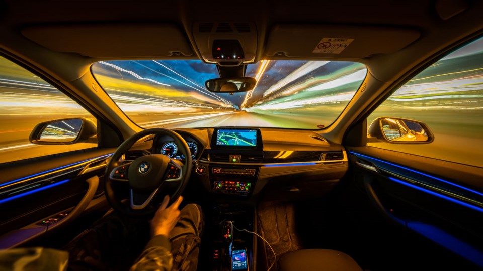 Bilde tatt inne i en bil, med lav lukkerhastighet, 20 sek