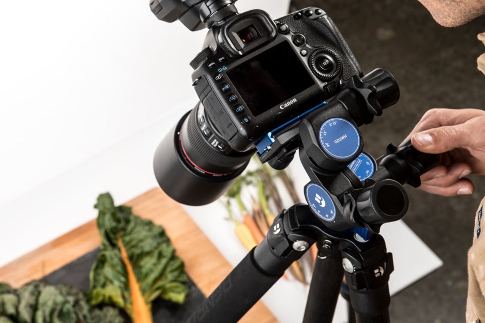 Treveishode på stativ har låser i tre akser