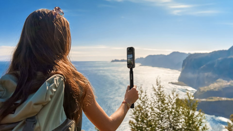 Insta360 X4 er et lite og hendig 360-kamera
